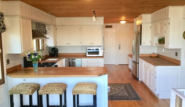 Waterfront Lake Ripley getaway. Kayak, paddleboard and fish from private pier! in Cambridge