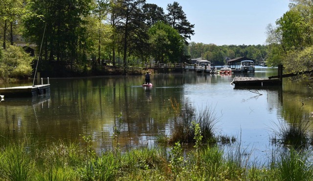 Waterfront LKN Hideaway Relax & Recharge in Troutman