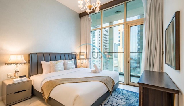 Weekly Deal 3BR with Overlooking Canal & City Views by Deluxe Holiday Homes