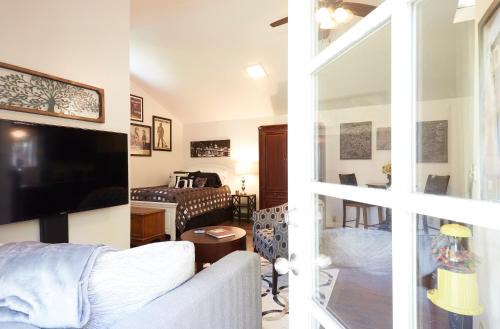 Willow Glen Private Studio - 1 Queen Bed and 1 Queen Inflatable in San Jose