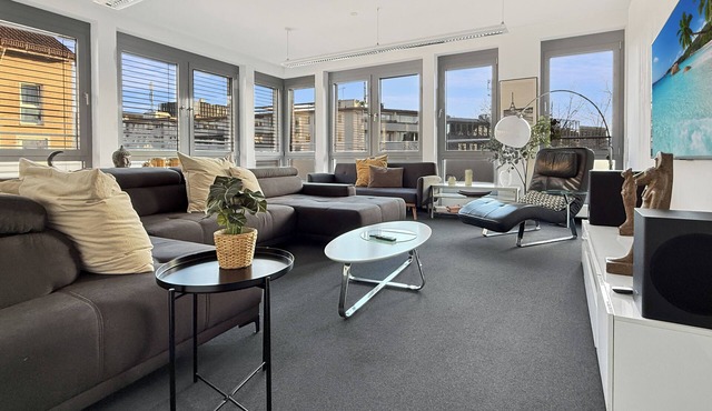 Zentrale 6-Zi.-Ferienwohnung München mit Balkon & Spielzimmer – für 16 Gäste in München