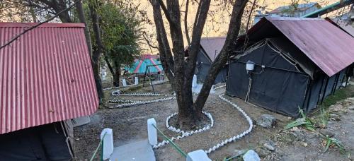 Zero Degree Camps in Joshīmath