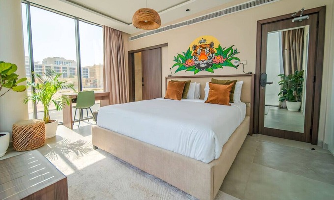 Al Barsha 1 Condo | King room in Private villa