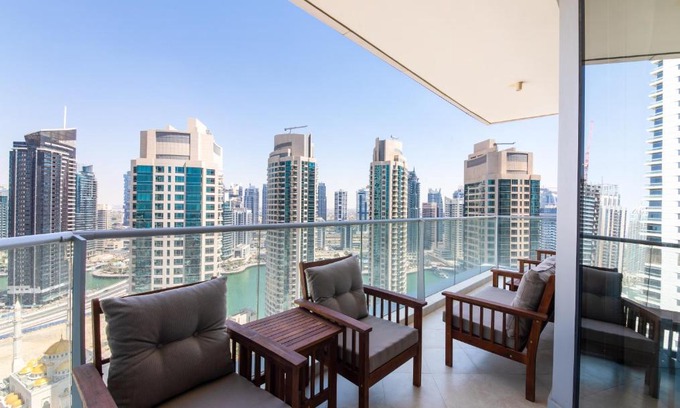 Dubai Marina Apartment | Maison Privee - Spacious Apt with Beach, Pool and Marina Access