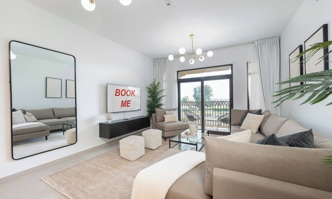 Umm Suqeim 3 Apartment | Warm and Earthy 1-Bedroom Apartment Perfect for Family in Madinat Jumeirah Livin
