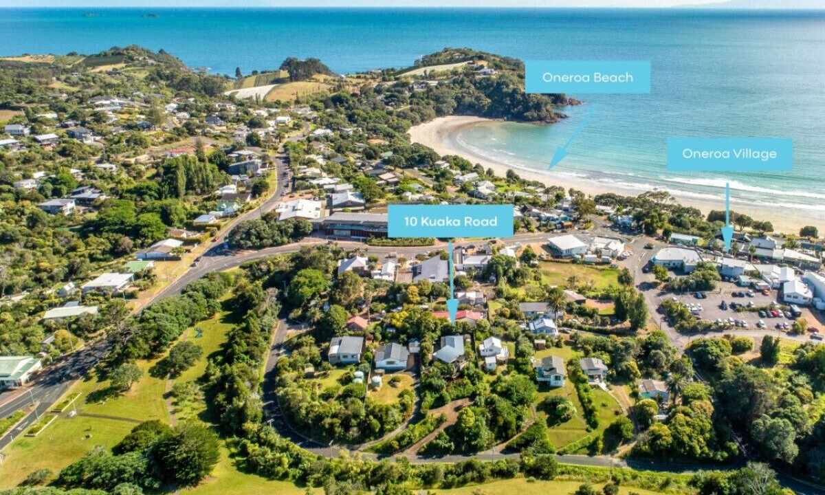 Oneroa House | Spa Pool and Home in the heart of the Island