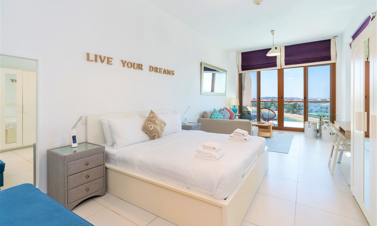 Palm Jumeirah Apartment | Luxurious Studio With Breath-taking Palm Views