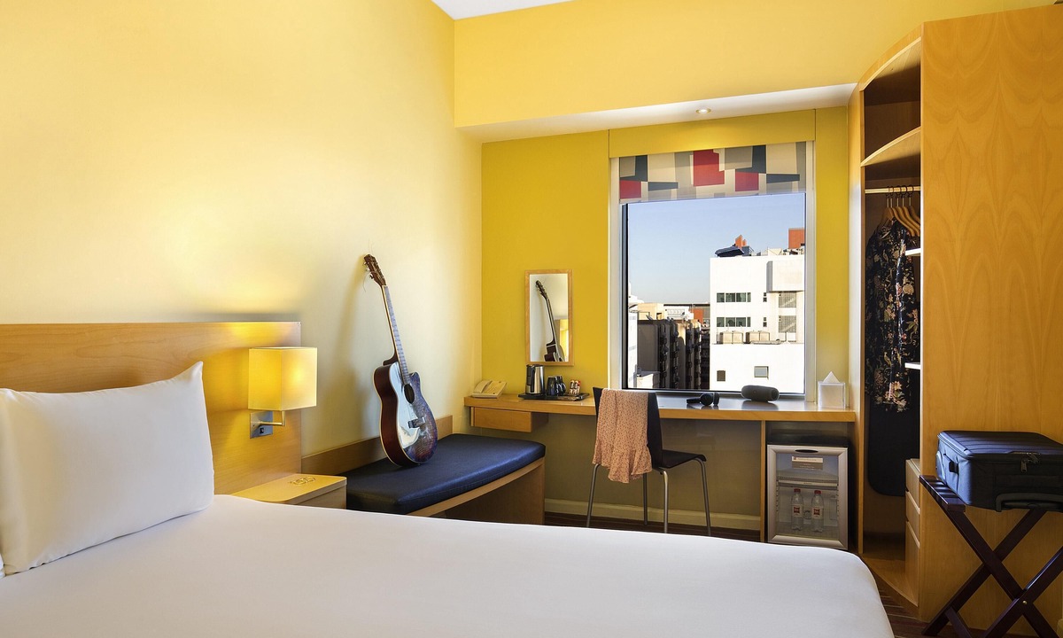 Al Muraqqabat Hotel | ibis Dubai Al Rigga