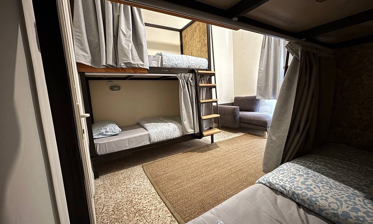 Jabal Al-Hussein Hostel | Carob Hostel