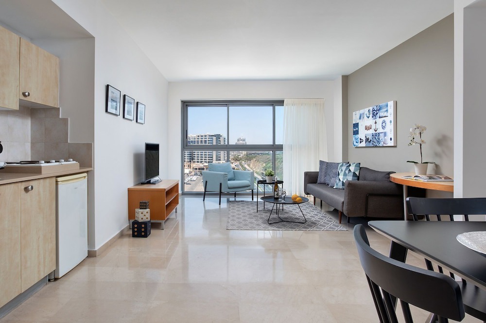 Herzliya Pituach Apartment | ApartHotel Okeanos on the Beach