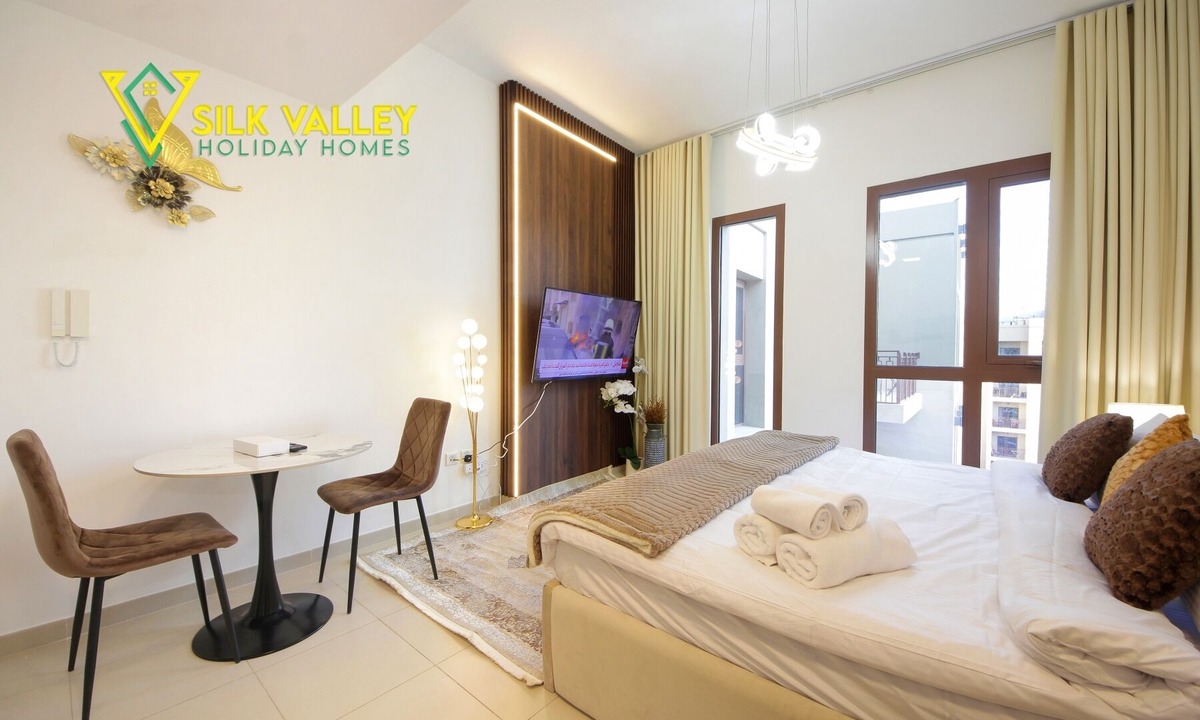 Dubai Apartment | Silk Valley - Cozy Studio with pool view