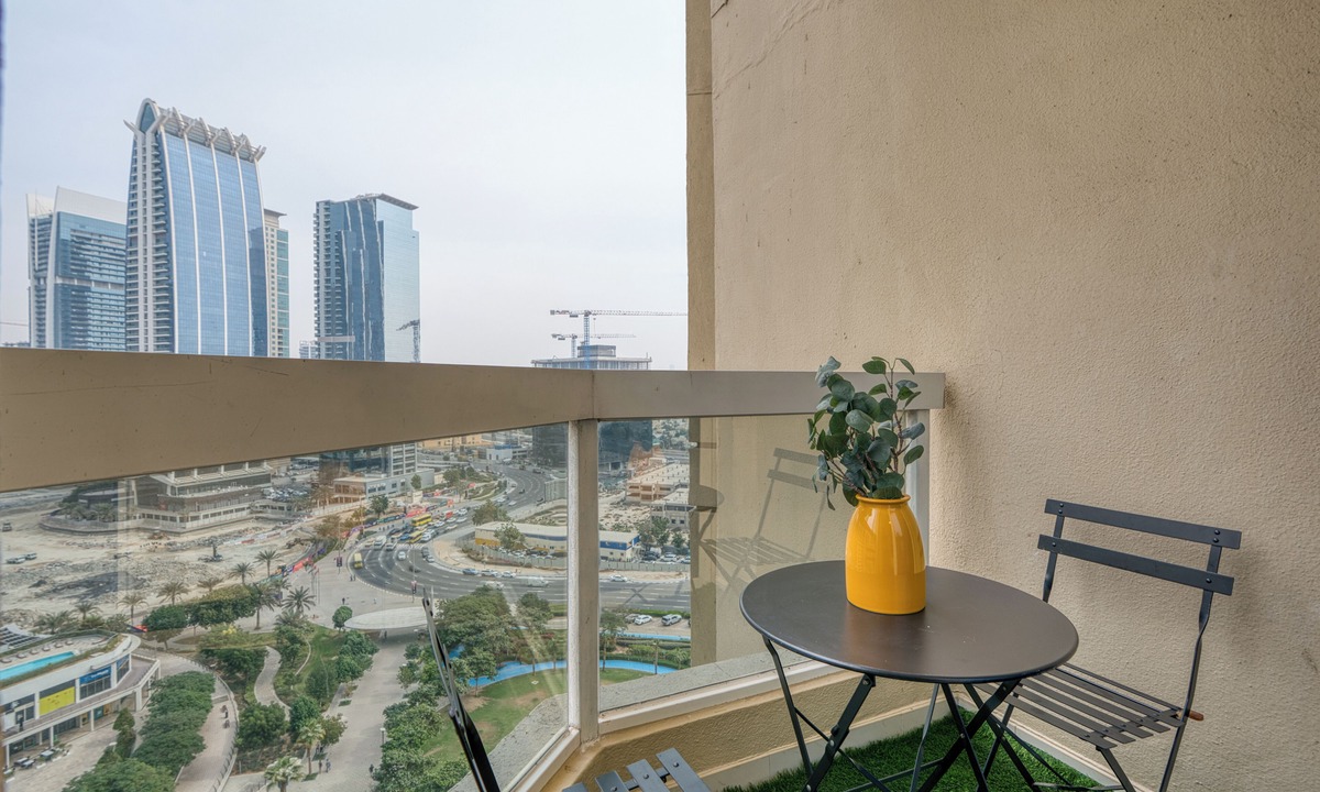 Jumeirah Lake Towers Apartment | PVH - Cozy Central Studio - Dubai Gate 1