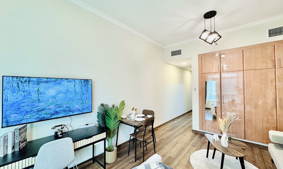 Jumeirah Lake Towers Apartment | Cosmos Living Work-Friendly Metro Access
