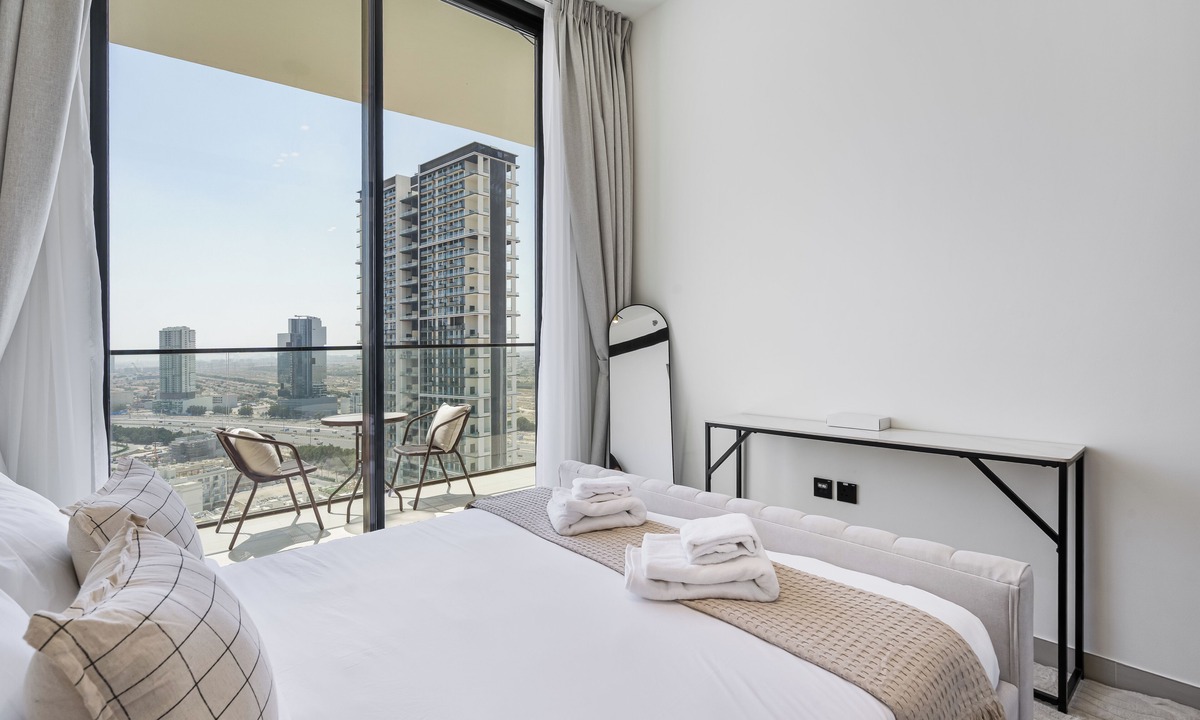 Dubai Apartment | PVH - Elegant 1BR - Binghatti House