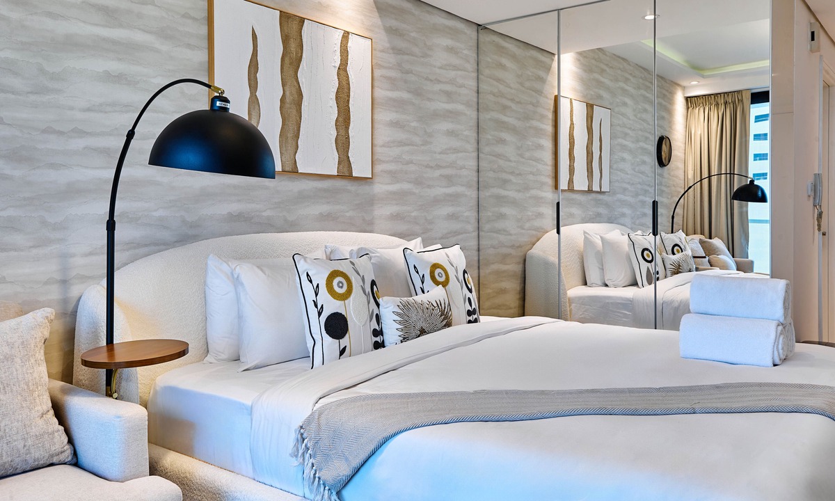 Jumeirah Lake Towers Apartment | bnbme - Gold Crest Views 2 - STUDIO