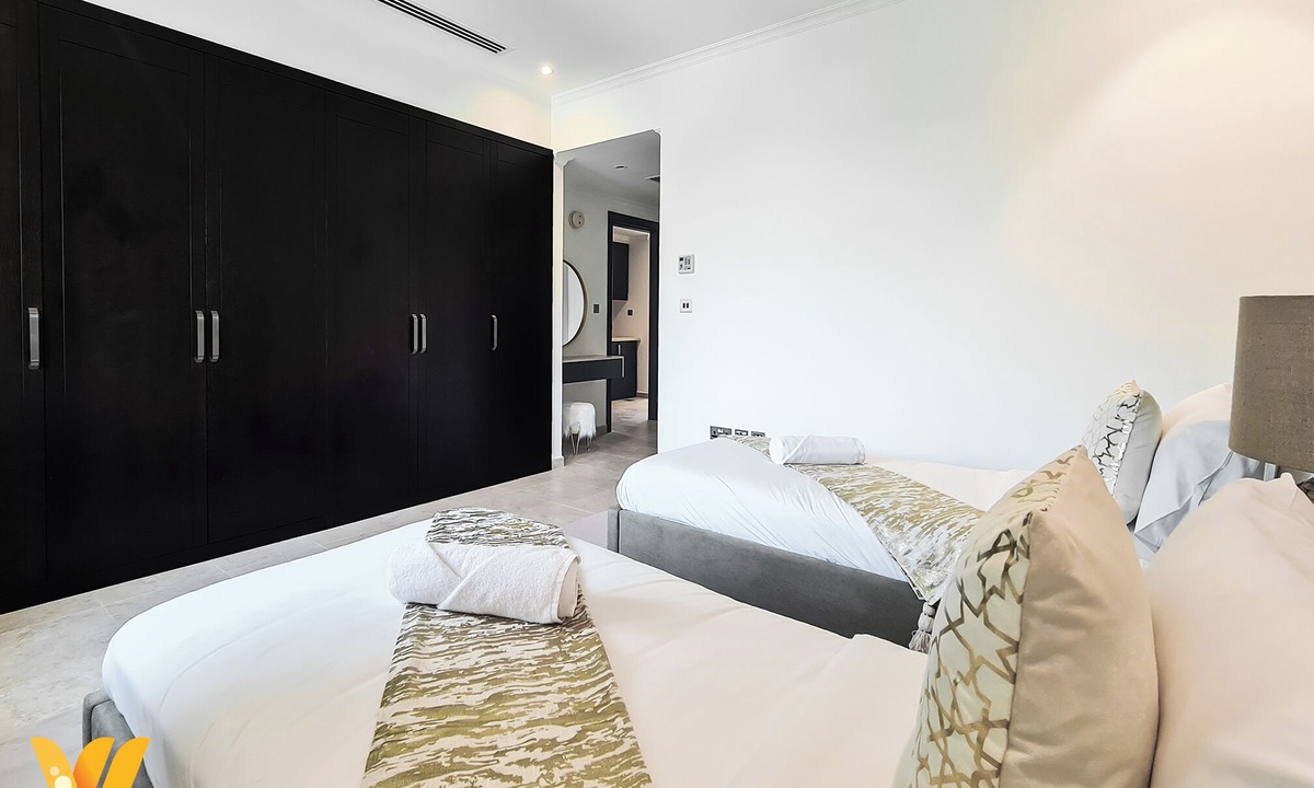 Jumeira 3 Apartment | Venduras- Luxe 3BR Villa Jumeirah Park