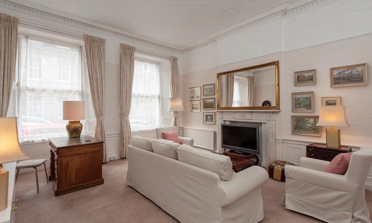 New Town Apartment | An elegant two-bedroom apartment in the heart of the city. Sleeps 4.