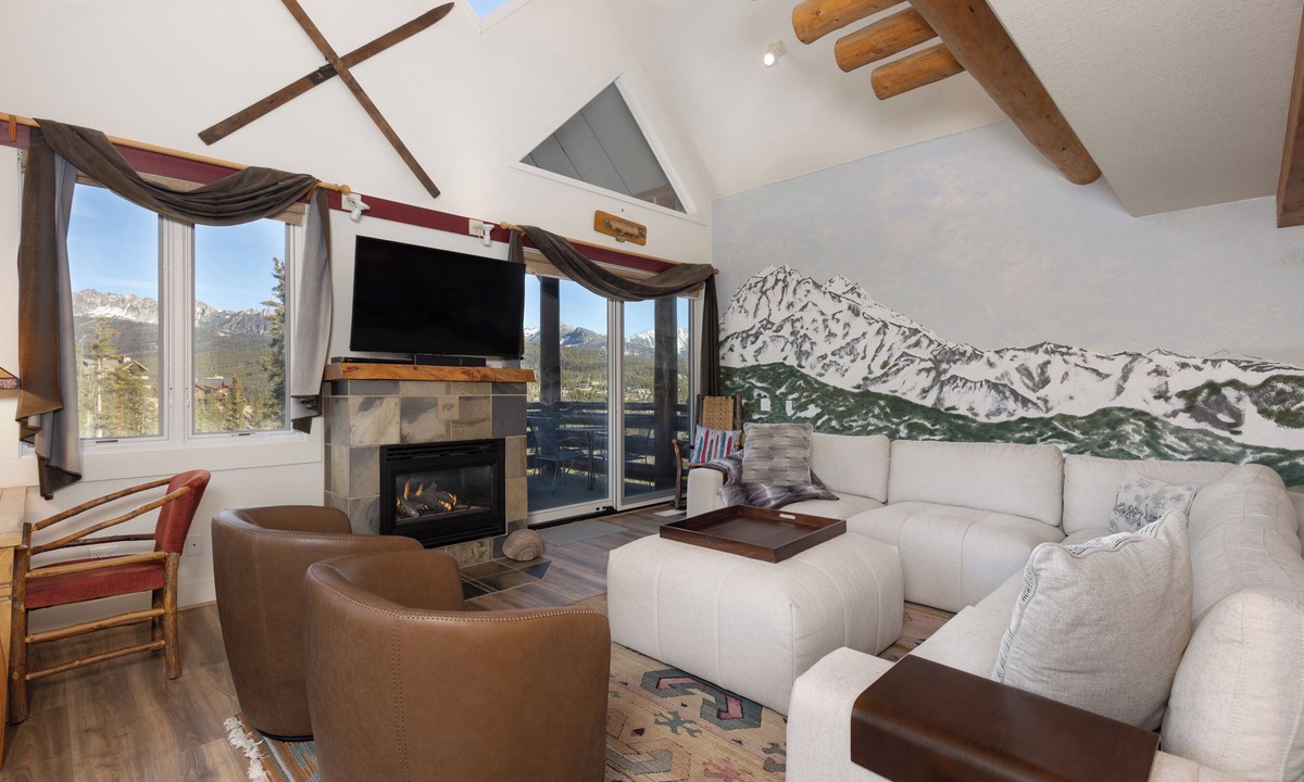 Saddle Ridge House | MoonlightBasin Multilevel Luxury Chalet, Hot Tub, 2 Decks, Outdoor seating,Views