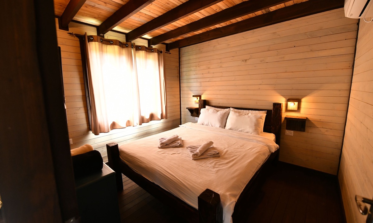 Hosen House | Tzlil Hateva