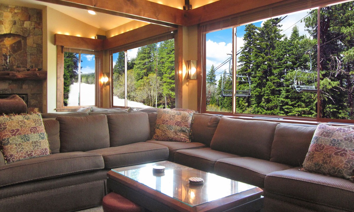 Truckee Condo | LOCATION! LOCATION! Ski In-Out, Ski Trails Condo Very Near N'star Vill, Wi-Fi