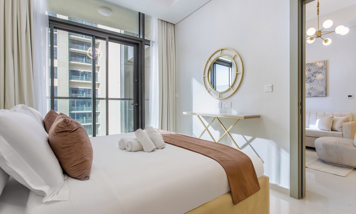 Sheikh Zayed Road Apartment | Staycae Holiday Homes - Aykon C