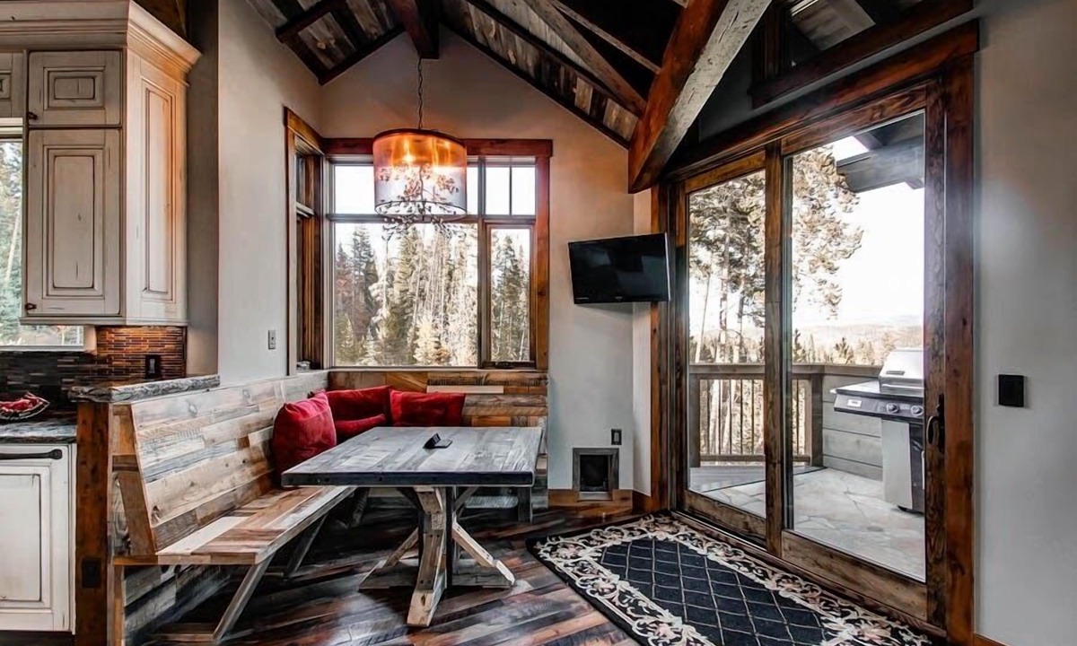 Breckenridge House | The Apex of Ski-In Ski-out Estates. Walk to Restaurants, Theater, Hot Tub, Game Tables!