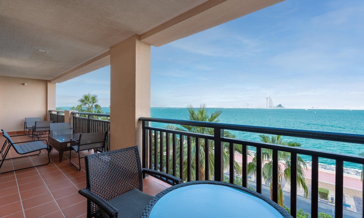 Palm Jumeirah Apartment | GuestReady - A Glimpse of Burj Al Arab