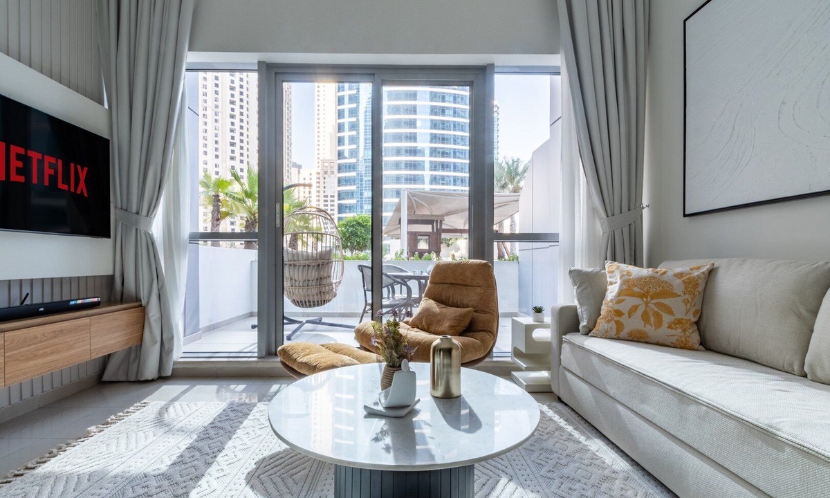 Jumeirah Beach Residence Apartment | GuestReady - Marina Views | Bay Central Tower