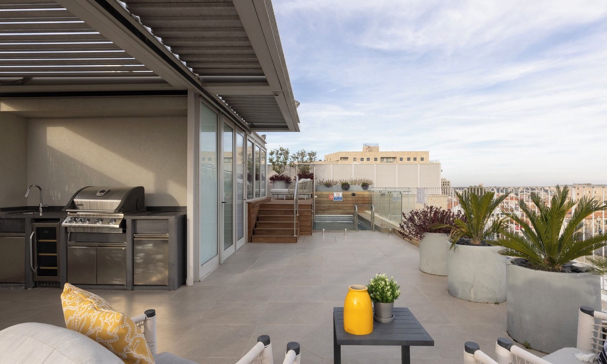 Jerusalem City Centre Apartment | Cityscape POOL Penthouse near Machane Yehuda ~6bdrs/5.5bths~by RENTAL ISRAEL