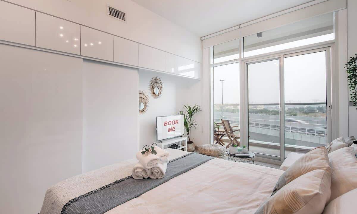 Dubai Marina Apartment | Free housekeeping visits during your stay - StayShort - Elegant & Bright Studio Retreat in Dubai Marina that Sleeps 3