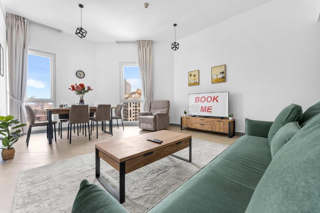 Barsha Heights Apartment | Free housekeeping visits during your stay - StayShort - Stylish Barsha Heights Retreat with Swimming Pool for 2