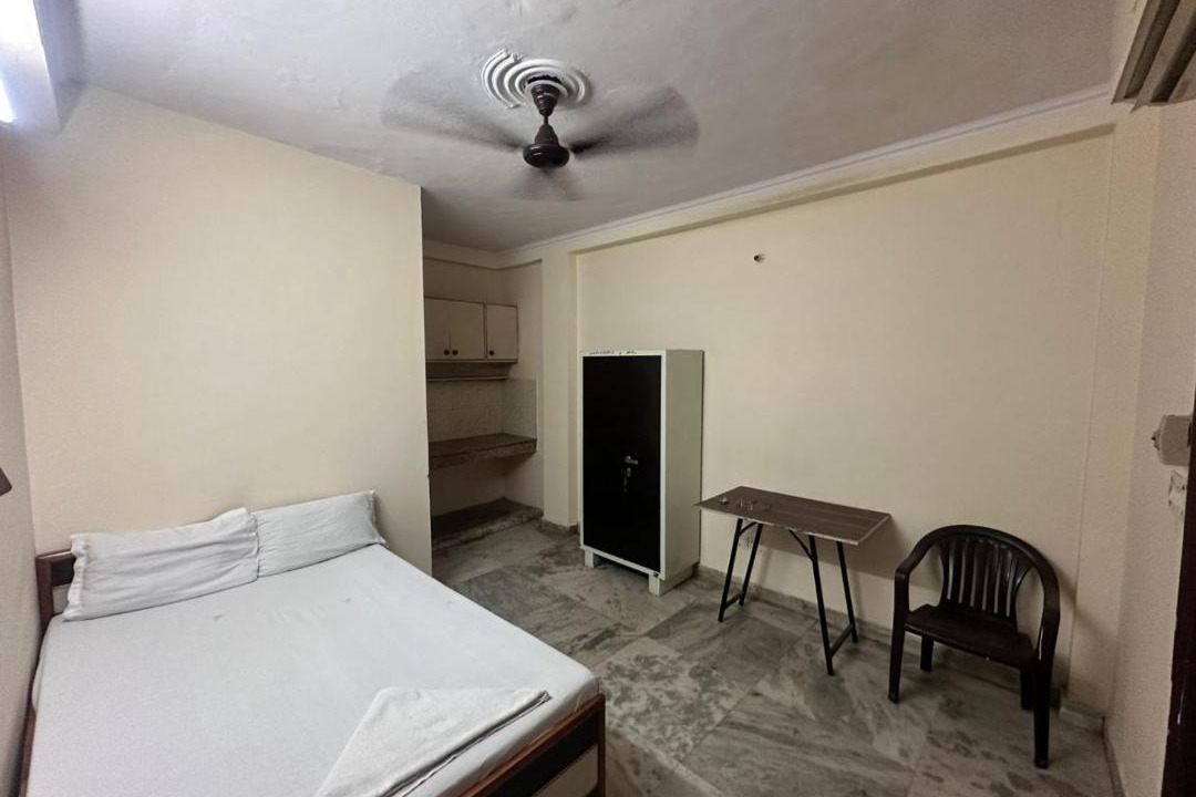 Gautam Nagar House | Comfort Room