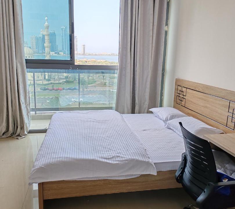 Al Majaz Apartment | King bed sea view