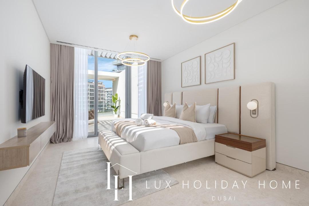 Dubai Apartment | LUX The District One Lagoon View Townhouse
