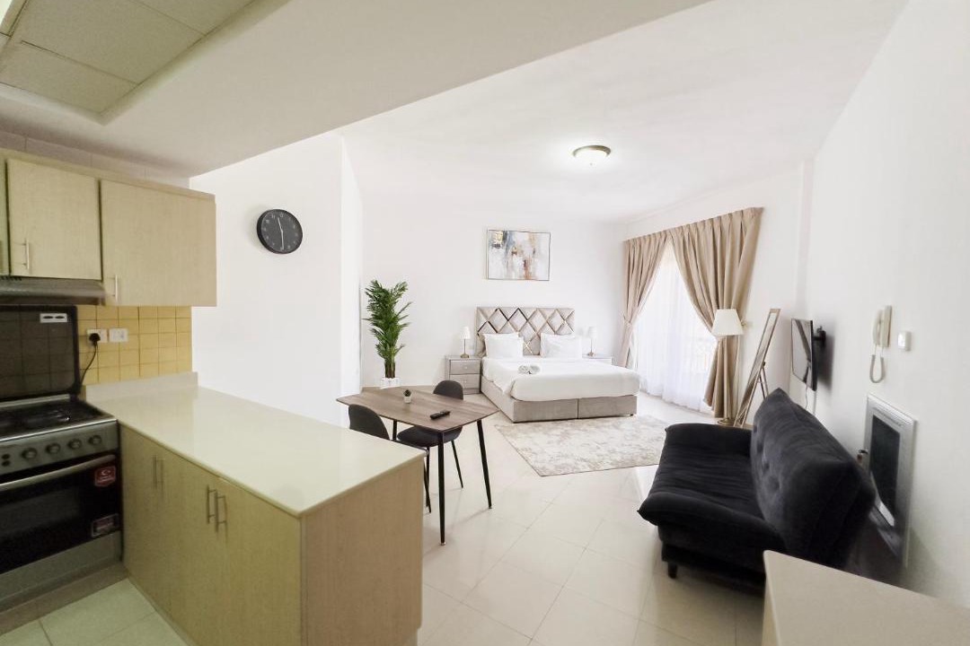 Bab Al Bahr Apartment | Spacious Studio Retreat in Bab Al Bahr