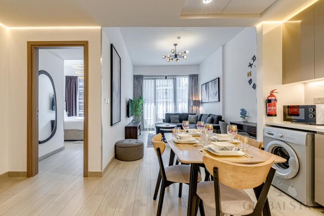 Nad Al Sheba Apartment | GlobalStay 1 Bedroom Apartment for 4 Guests Azizi Riviera 42 Dubai