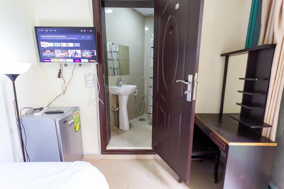 Dubai Apartment | Budget Rooms With Private Bathroom for 'girls' only in Dubai, Marina