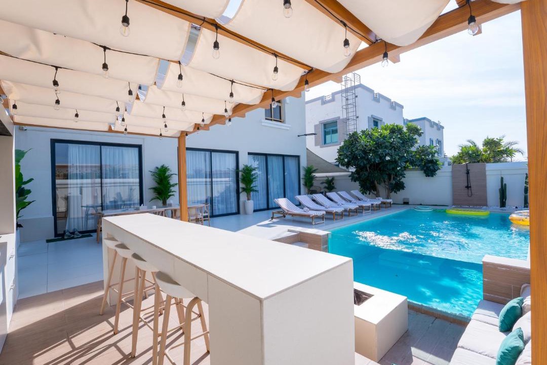 Dubai Villa | Luxurious Villa 5BHK with Pool BBQ and Full Time Housemaid Assistance - live in
