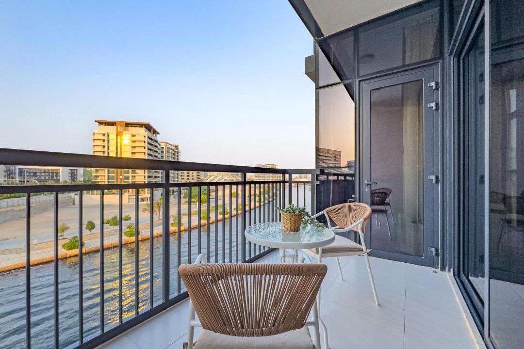 Al Raha Beach Apartment | Fantastic Rooftop Pool - Full Canal Views - Spacious 1 BDR Designed by Designer - 5 min walk from Space42 Arena