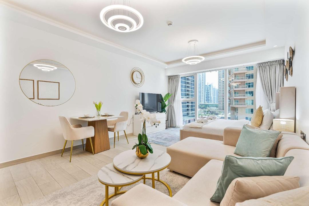 Jumeirah Lake Towers Apartment | PVH - Chic Furnished Studio in JLT - Me Do Re