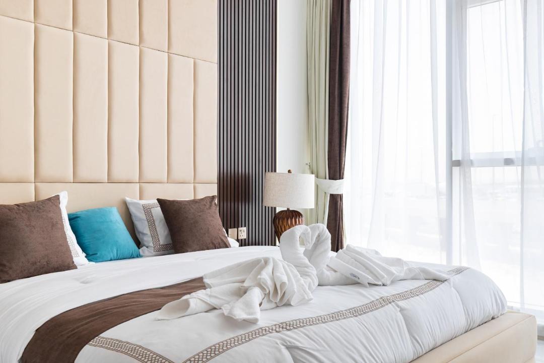 Dubai Apartment | Simply Comfort Vacation Homes Rental Luxury 3Br Apts with Private Pool in Gemz