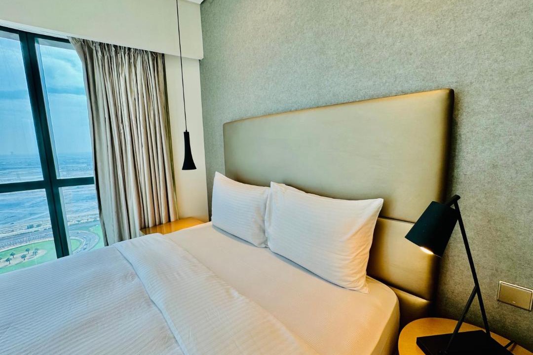 Business Bay Apartment | Luxe 3BR , Paramount by DAMAC, Excellent Pool