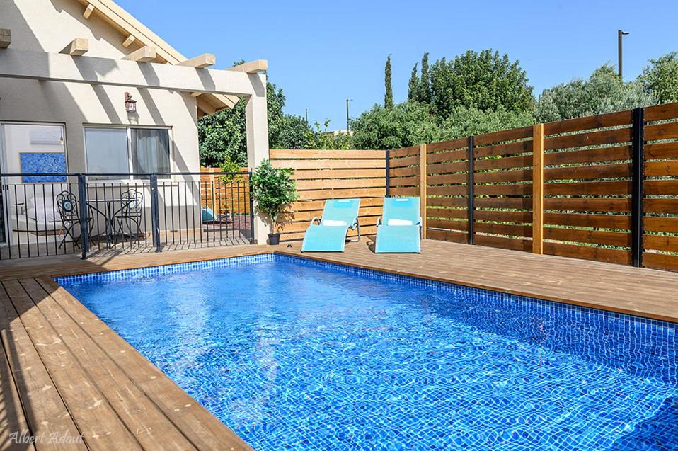 Kela Alon Villa | וילה החרוב - 5 חדרי שינה עם בריכה פרטית