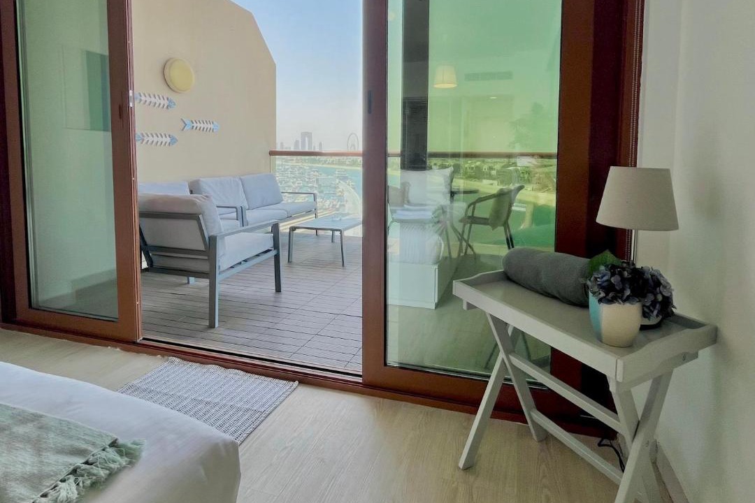Palm Jumeirah Apartment | Palm Studio I Weekly Offer I Gym and Pool 15 16
