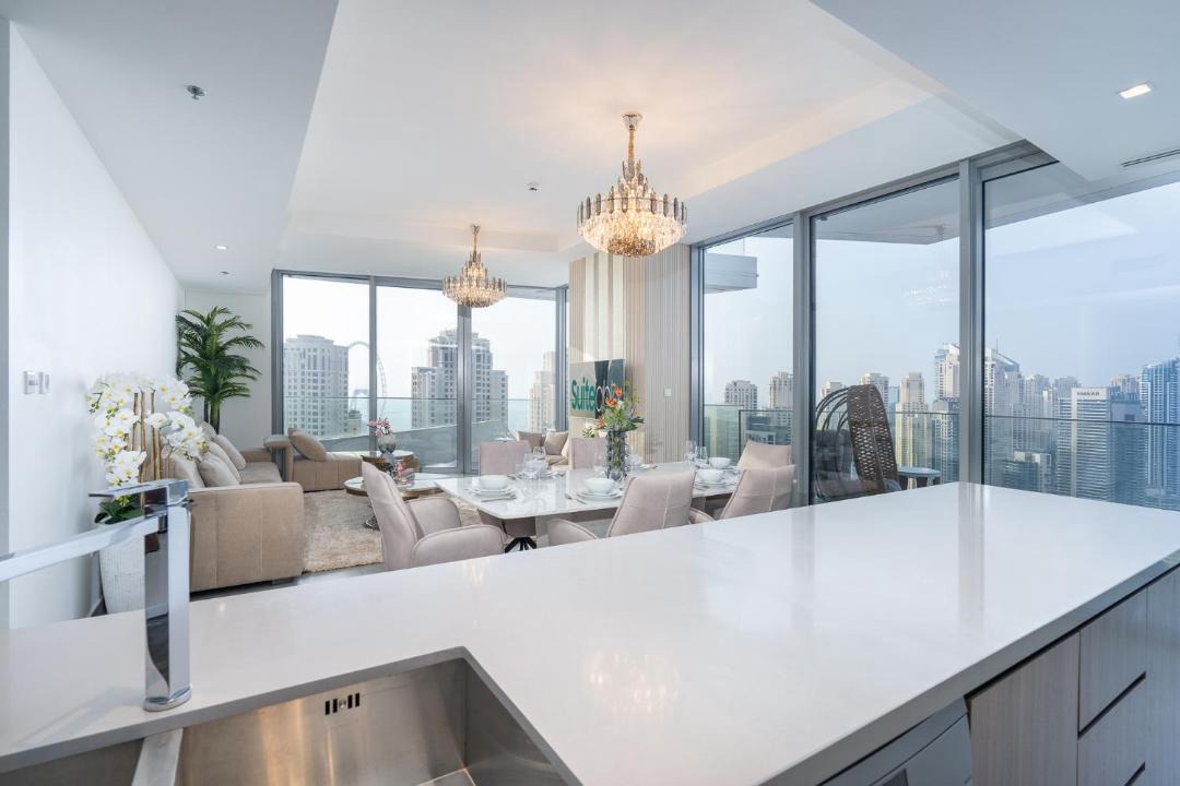 Dubai Marina Apartment | Majestic 3-Bed apartment w stunning Marina views