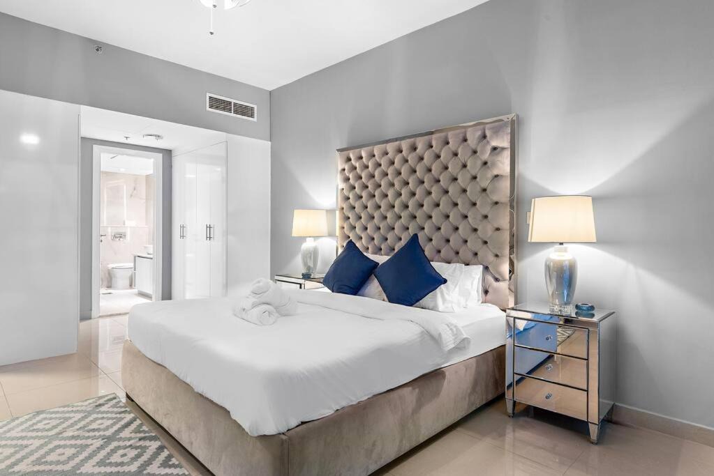 DIFC Apartment | First Class 1BR Modern & Stylish Living