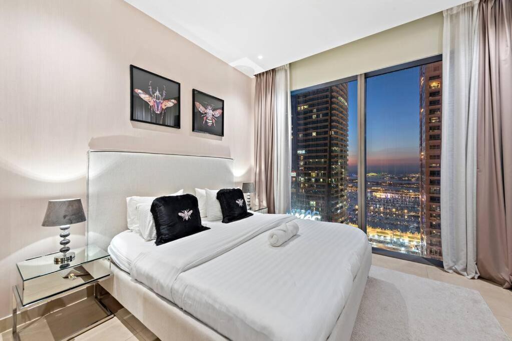 Dubai Marina Apartment | Luxury 2BR with Marina Views Near Dining Shopping Attractions & Beaches