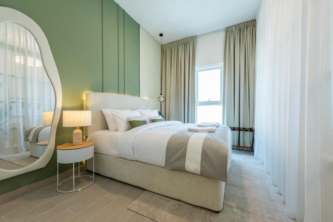 Dubai House | Dubai Hills - 1BR Luxe Apartment - Golfville - by UDH