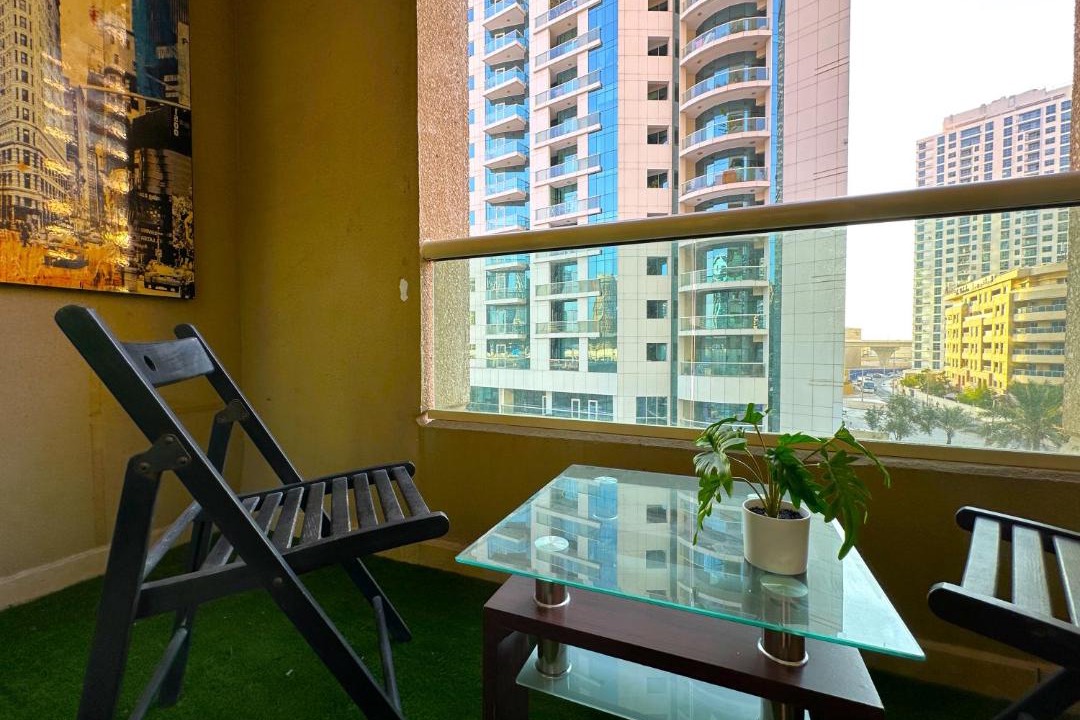 Dubai Marina Apartment | Simple and Affordable Studio with Balcony and Rooftop Pool with amazing views in Great Location, Manchester Tower