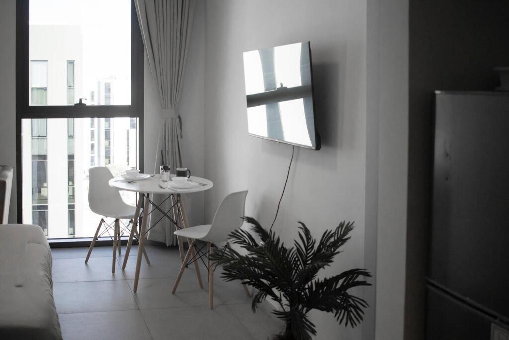 Sharjah Apartment | 20 Mins drive to Dubai International Airport